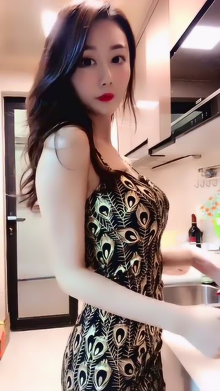 小姐姐跳舞又性感又优雅,撩发的一瞬间,这才叫倾国倾城