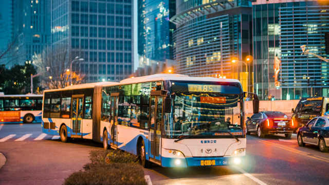 上海最后3辆柴油巨龙车即将退役:曾经是公交的排面