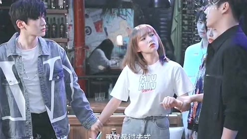 美 时 你 微笑 很
