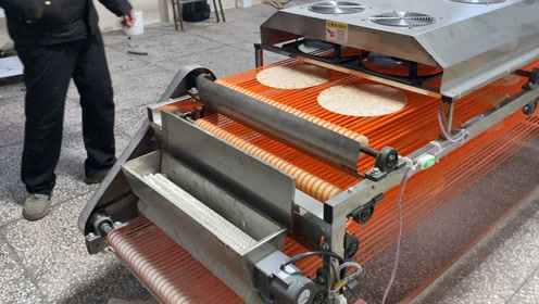 全自动单饼机解放双手,圆形单饼机一台机器省十个单饼工人