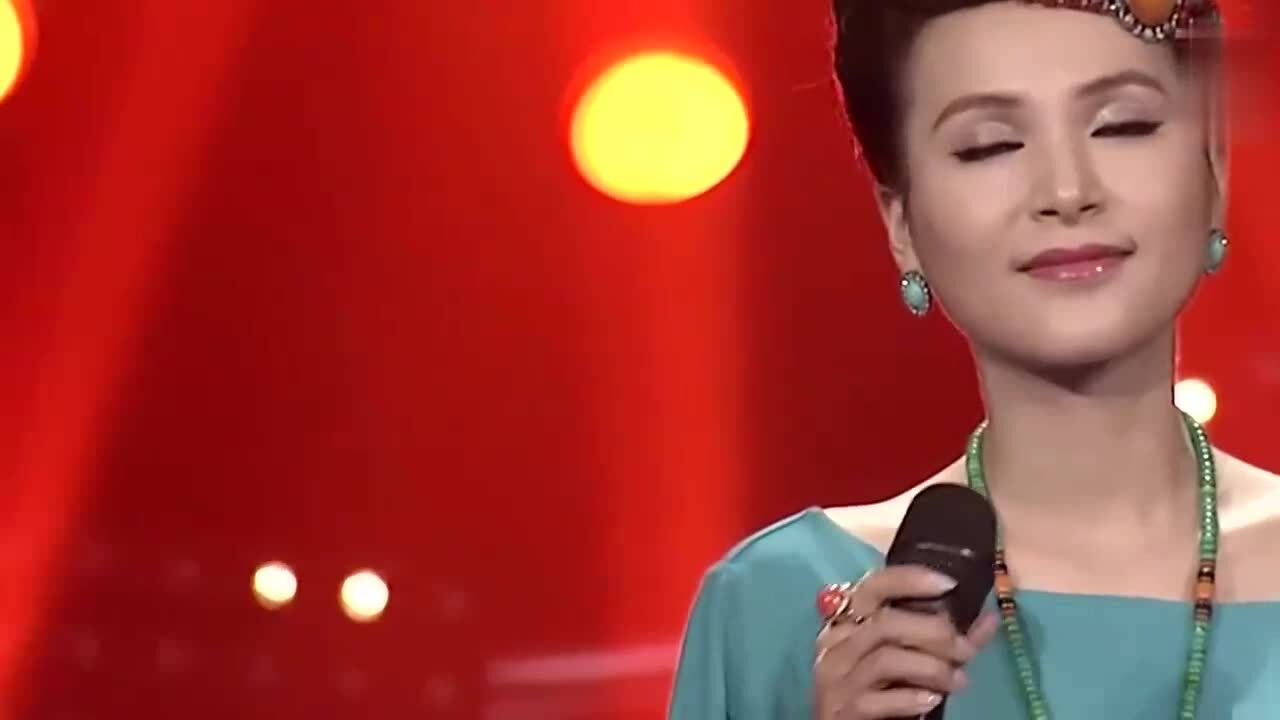 央金吟唱:《高原红》嗓音柔美,余音袅袅,细腻绵长!