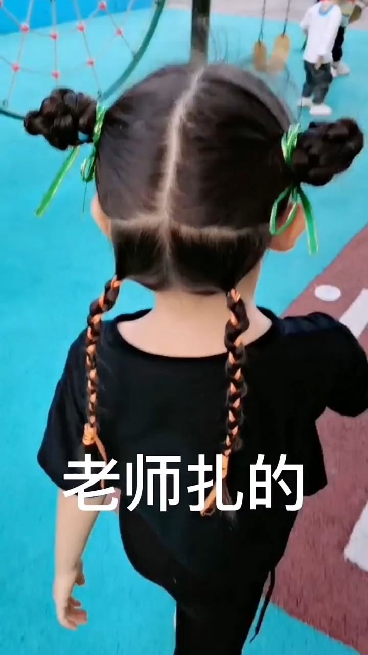 老师今天扎的发型有点像小哪吒啊,好喜欢!#儿童编发