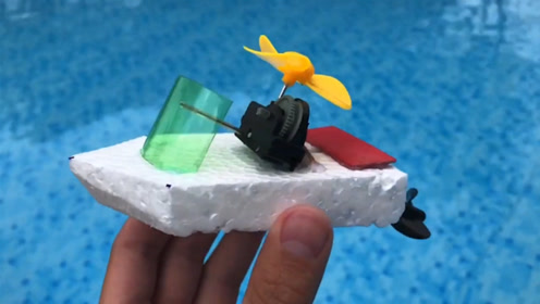 牛人用泡沫板自制一艘遥控玩具船,立马收到了小朋友崇拜的小眼神