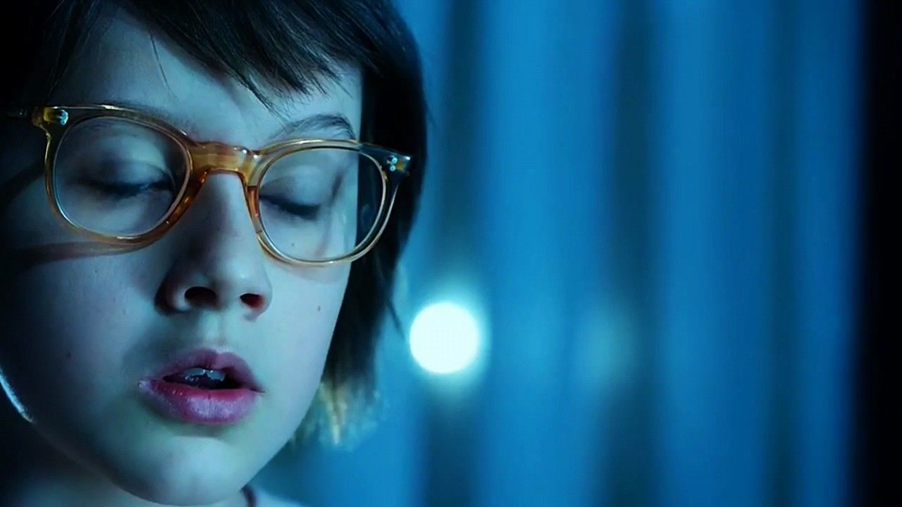 圆梦巨人:太大了吧,一只手把小女孩给抓住了,这是到巨人谷了!