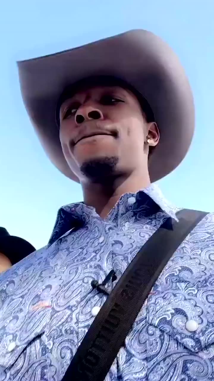 小帽一戴谁也不爱！泰特和小马丁来到休斯顿牛仔节现场游玩