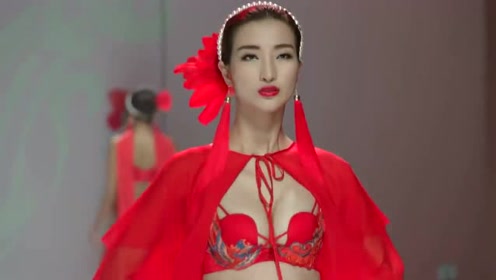 性感模特内衣秀_性感丰满内衣模特秀