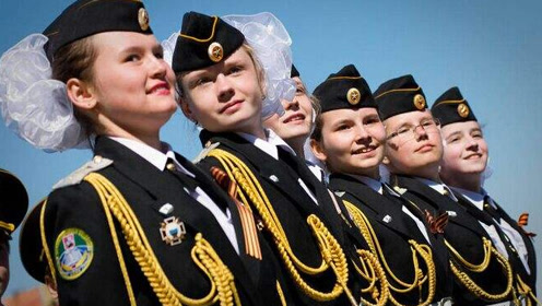 终于找到了乌克兰阅兵,乌克兰女兵的颜值,真是让人刮目相看!