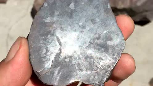 看看陨石剖切面