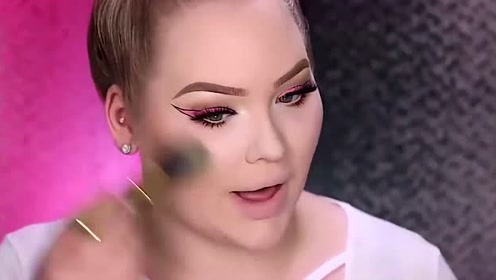 人靠衣装,美靠化妆,大脸妹纸化完妆后,变化太大了