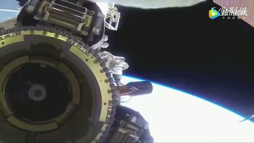 国际空间站出现UFO不明飞行物 关键时刻太空人用手挡住镜头
