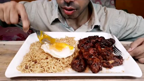 印度人吃播吃泡面和鸡腿啦