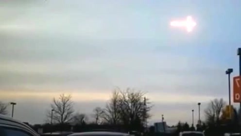 天空中惊现诡异物体，UFO真的存在