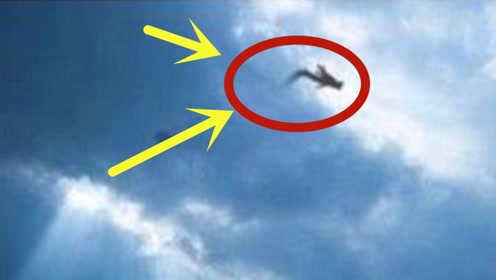 西藏上空惊现"真龙"身影,众人拿出相机拍照,摄影师记录全过程