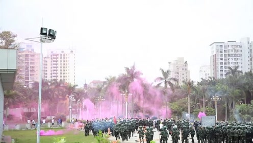 [图]随时出击！深圳武警展开针对性防暴演练