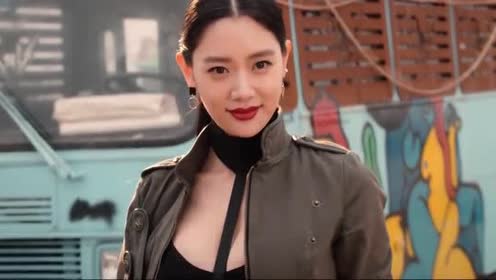 女神克拉拉最新枪战电影,这狙击手不但漂亮,枪枪命中,美艳