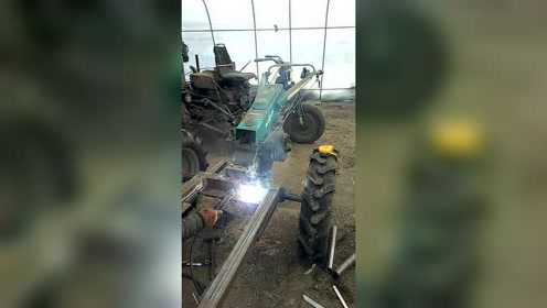 手扶拖拉机改装的三轮车