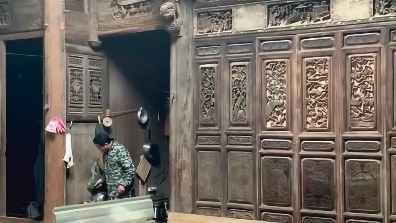 以前的大户人家现在的低保户,守着古代的豪宅,却过着贫穷的生活!