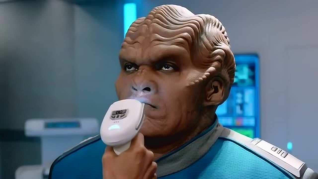 核桃脑外星人想变帅点,就要求医生,在自己脸上弄点胡子!