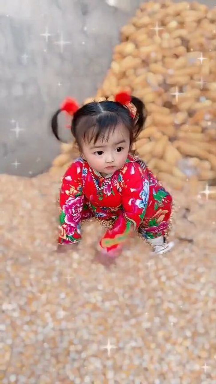 穿花棉袄的宝宝,太可爱了
