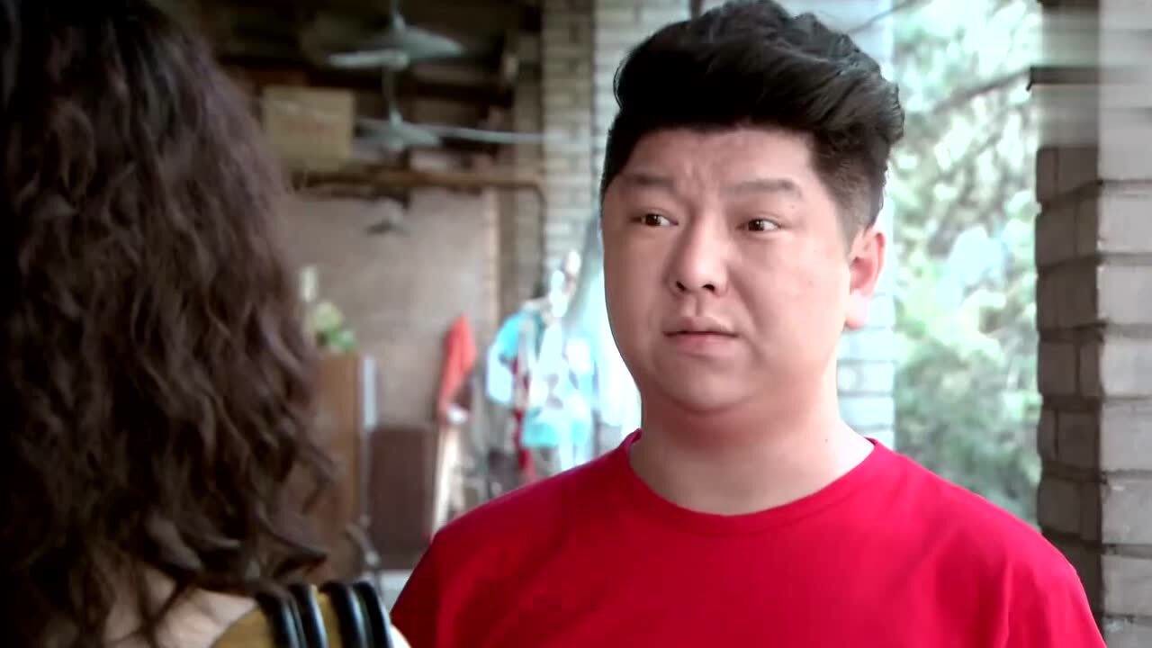 裸嫁时代:隔壁搬来女邻居,胖子乐坏了,不料自己变成免费劳动力