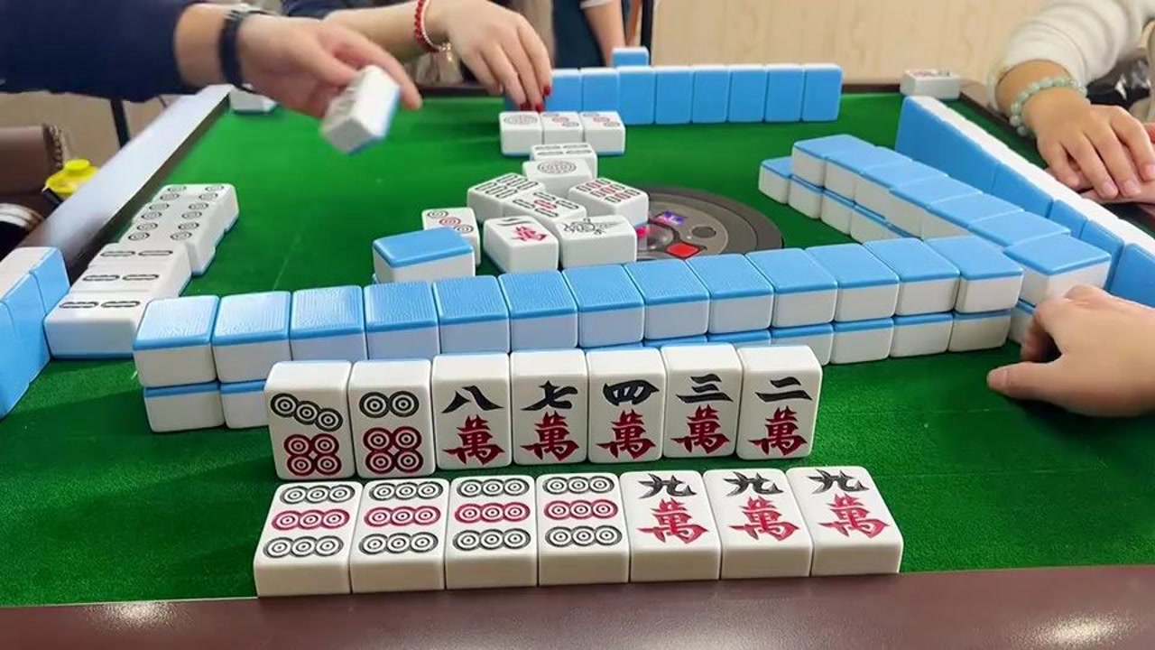 四川麻将:自摸九万三番关两家,拿下十六分,很是惊喜!