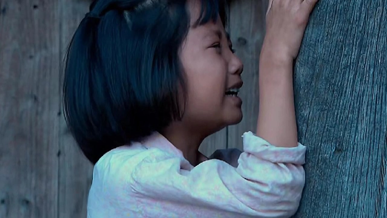 春草断水绝食以死抗争,终于圆了自己的上学梦.