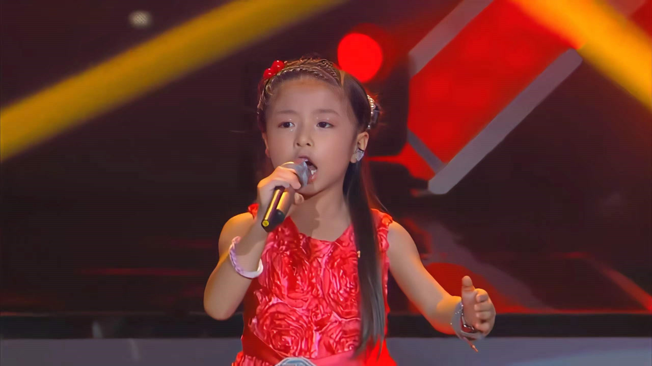 6岁谭芷昀翻唱黄家驹的真的爱你一曲惊艳导师唱得太棒