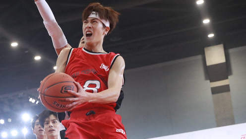 篮球3v3上半场:李昀锐压哨获胜