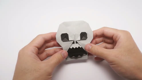 折纸达人:如何折出恐怖吓人的骷髅头!