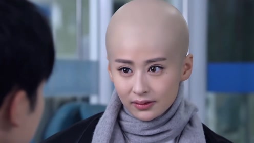 三年未见面的女友,剃光头回小伙身边,小伙却发现比以前更美了