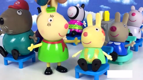 新朋友小毛驴戴芬坐飞机来找小猪佩奇,飞机上可好玩了