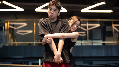 张天爱王大陆动作暧昧,健身综艺变恋爱节目?这是为公开做准备?