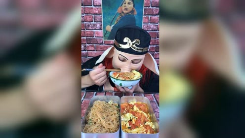 孙悟空:呆子,你又在吃东西