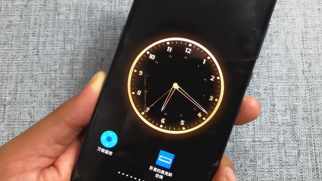 手机桌面水滴时钟动态壁纸,能看时间的水波纹锁屏,个性又实用!