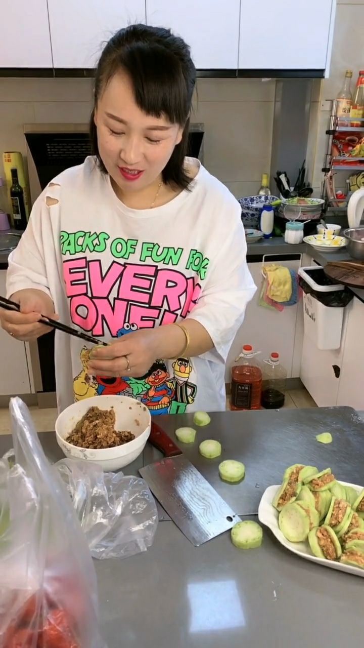 娶了个爱喝酒的老婆,虽然会做饭,但是太能喝酒了