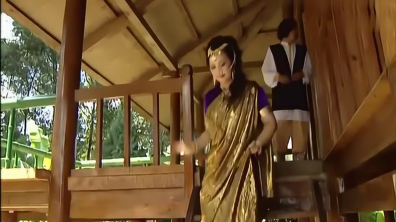 西游记续集:二夫人从屋子出来,却还沉浸在唐僧的相貌之中