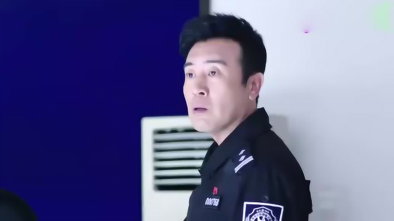 警花与警犬:杜飞带着警花去破案,只是不带着李姝寒