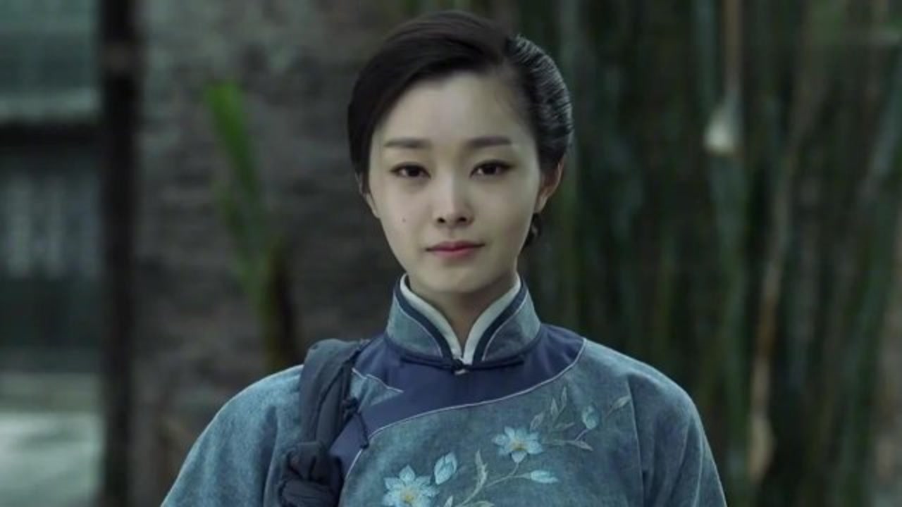 明台偷偷帮于曼丽扫除障碍,于曼丽认清现实,回归队伍