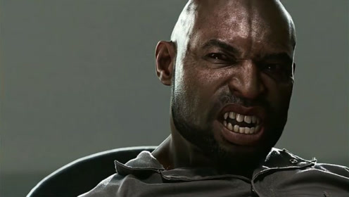 黑人小伙突然变异成怪兽,见人就咬,场面让人毛骨悚然!