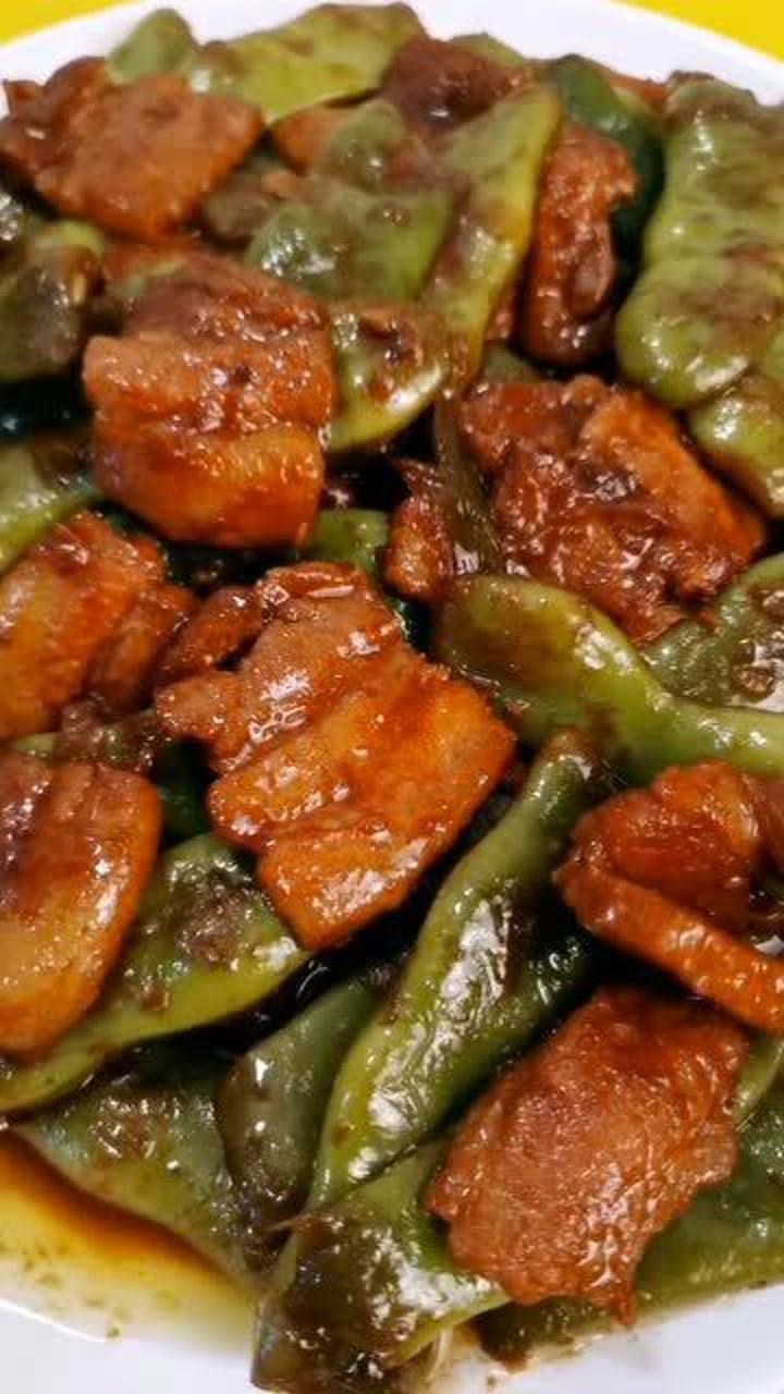 今天做豆角炖五花肉,做的时候一定要少放盐,这样才好吃
