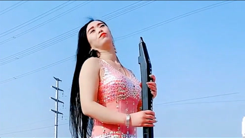 上传者:刘不归时 间:2020-09-18美女电吹管演奏《铁血丹心》,饱含情感