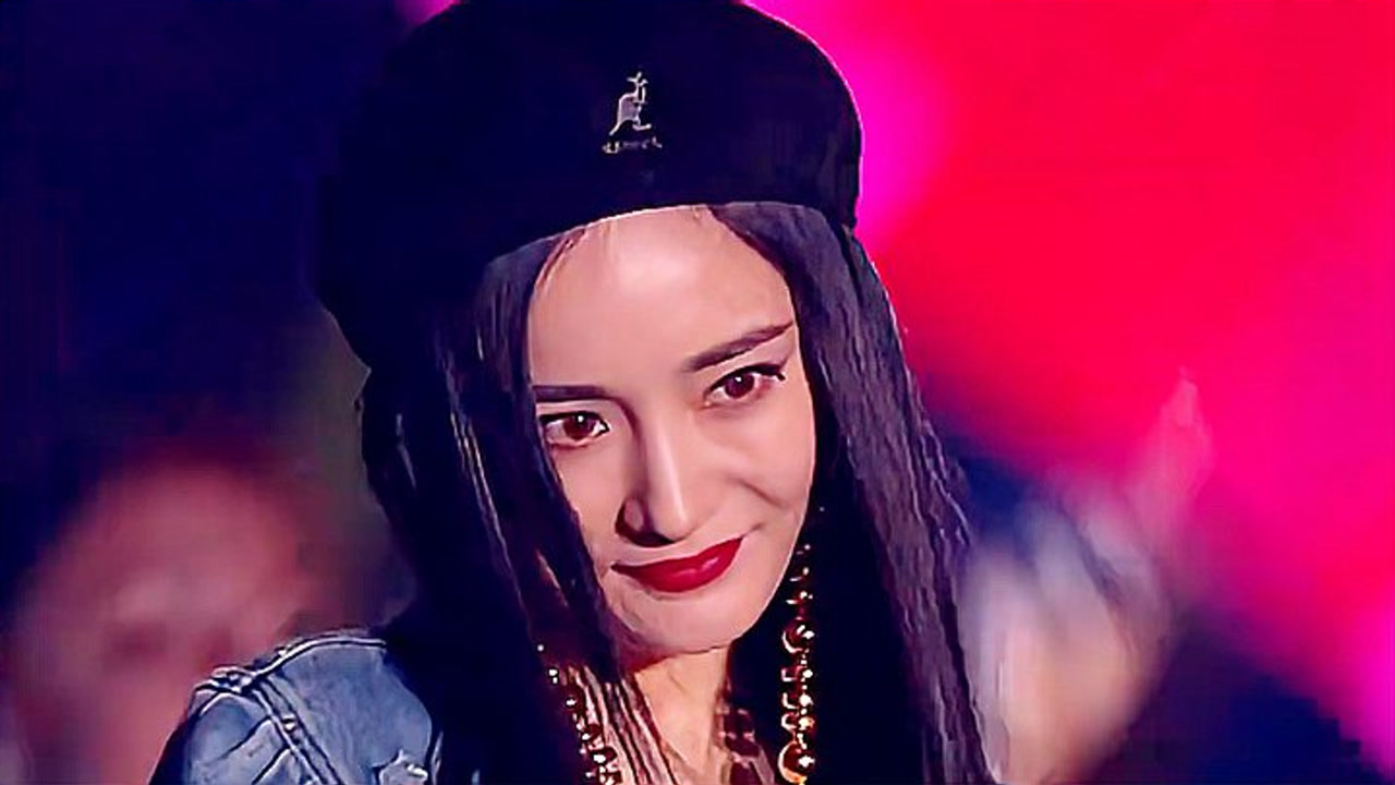 这谁遭得住!杨幂唱《野狼disco》,眼神魅惑如妲己