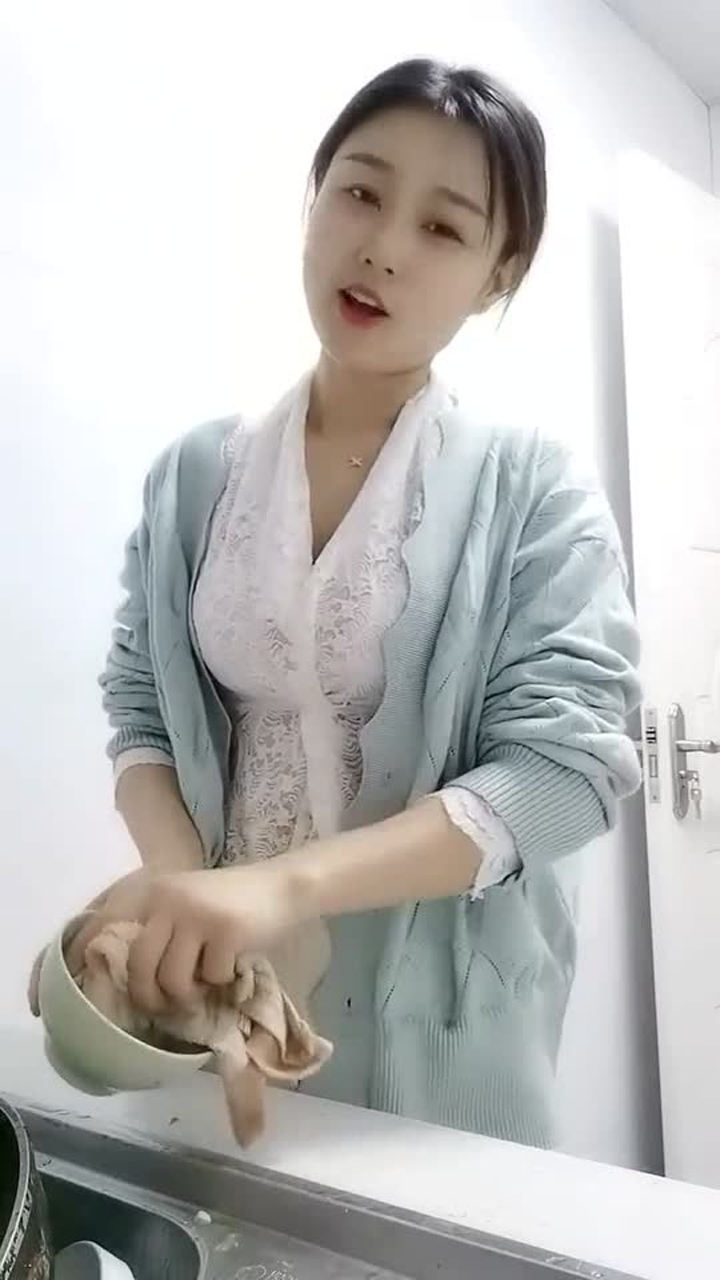 好美,贤妻良母型的女人,气质高雅迷人