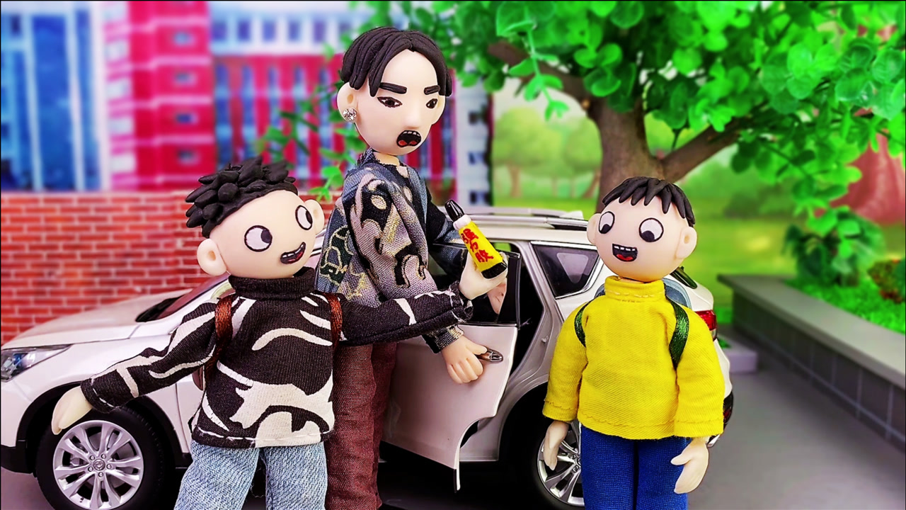 搞笑剧:臭蛋又遇人贩子,坏人诡计被识破,栽在俩熊孩子手里