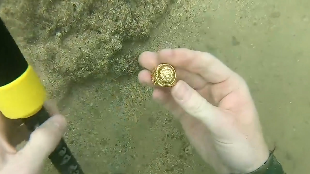 国外小伙水下寻宝,不知道此次收获如何,让我们期待!