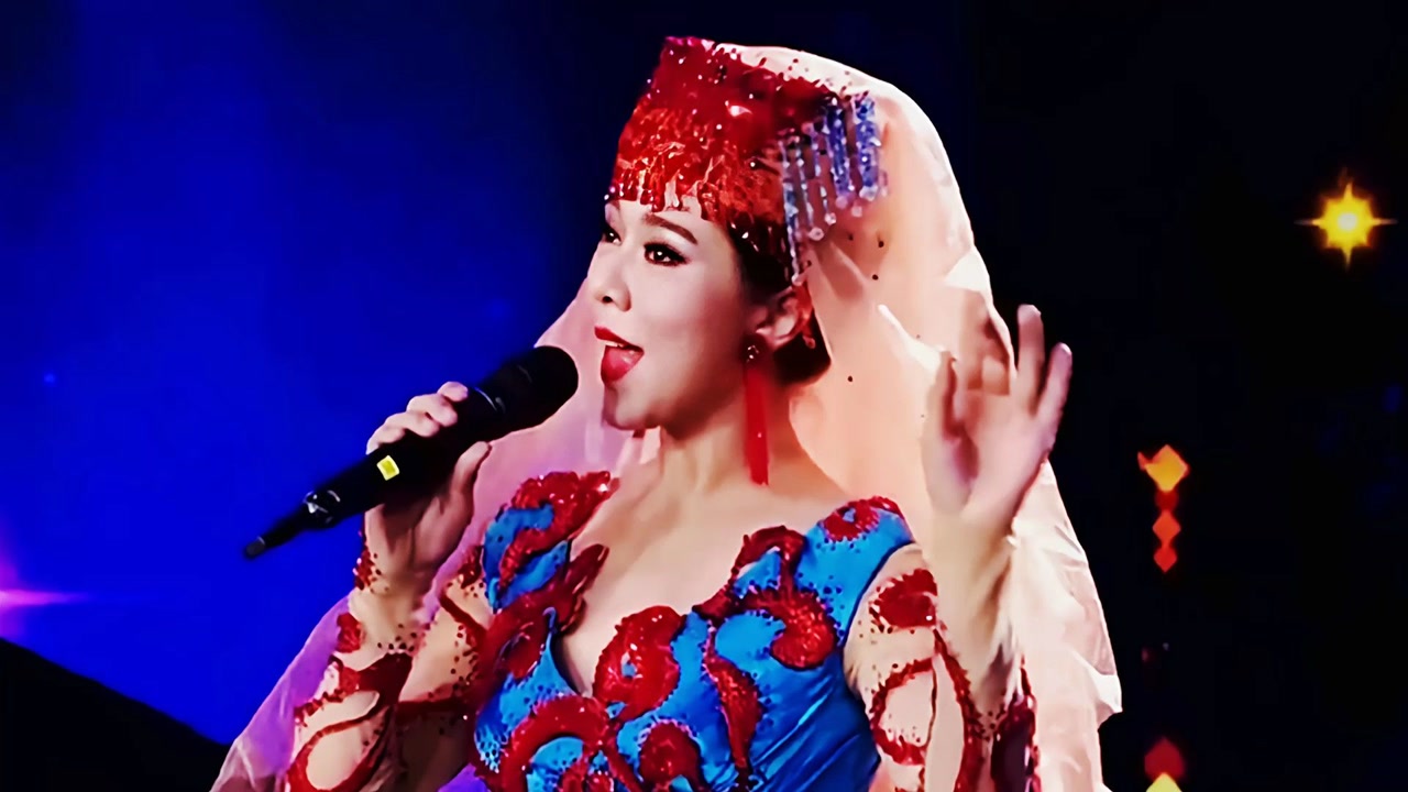 民族盛装,兰天演唱,《回族姑娘爱唱歌》