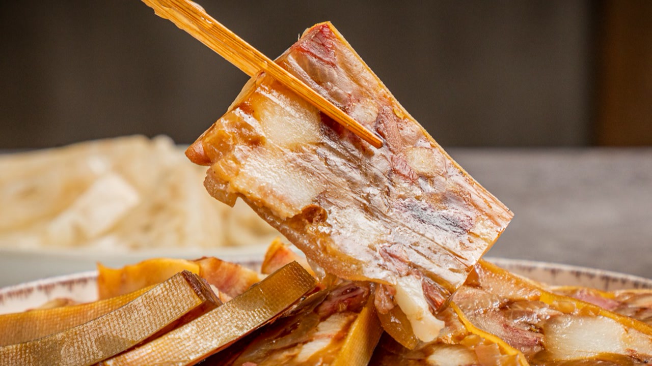 东北经典名菜猪头焖子,做法简单一看就会,香味十足