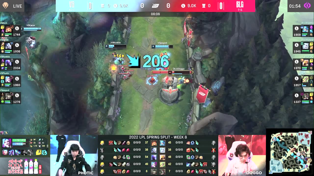 ROOKIE瑞兹率先发车强越下塔 WEIWEI佛耶戈配合包夹0换3