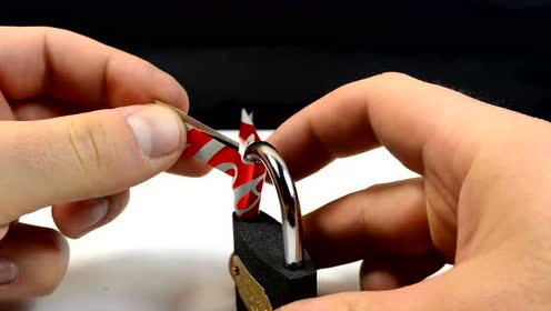 教你如何用可乐瓶开锁