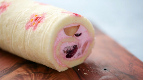 小仙女们快来解锁樱花瑞士卷,让美貌的它靓翻朋友圈